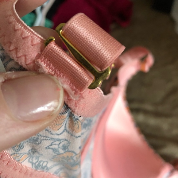 ๐2-for-1 floral bras - Picture 8 of 10